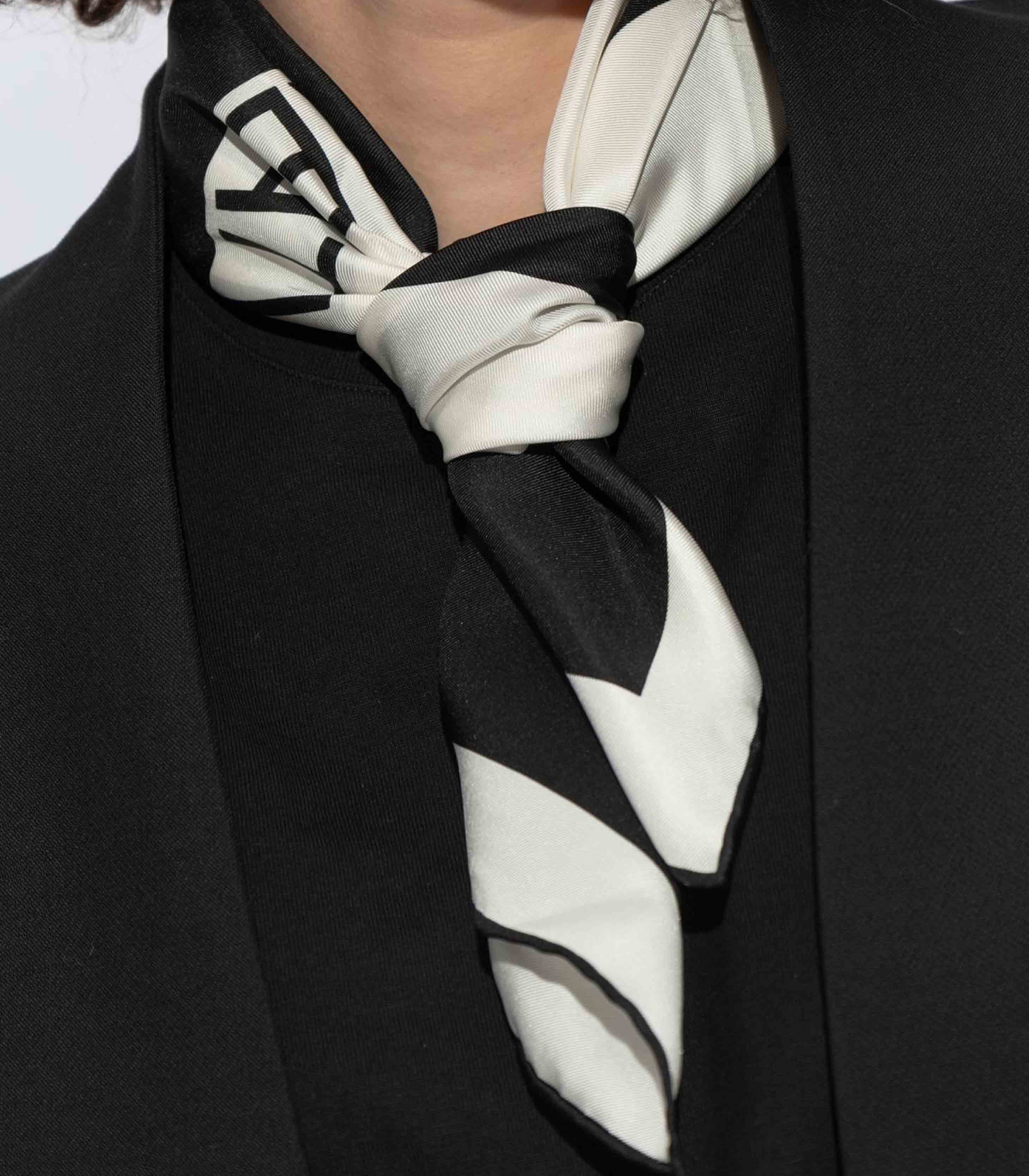 black/white