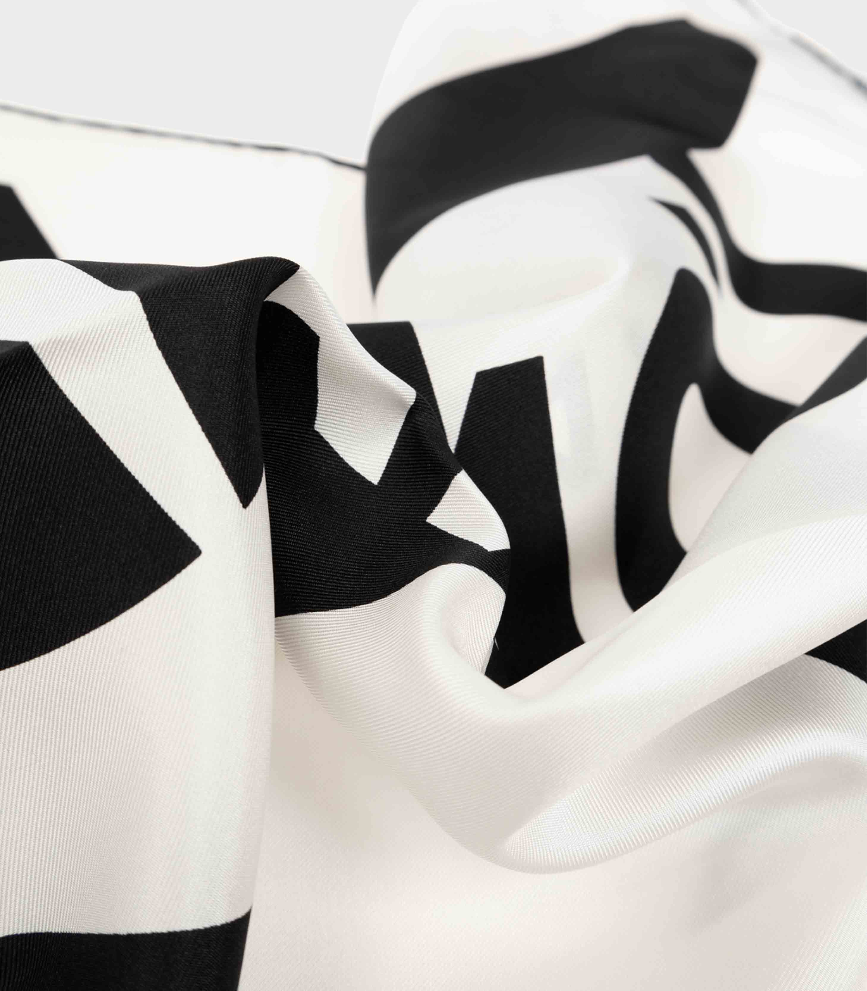 black/white