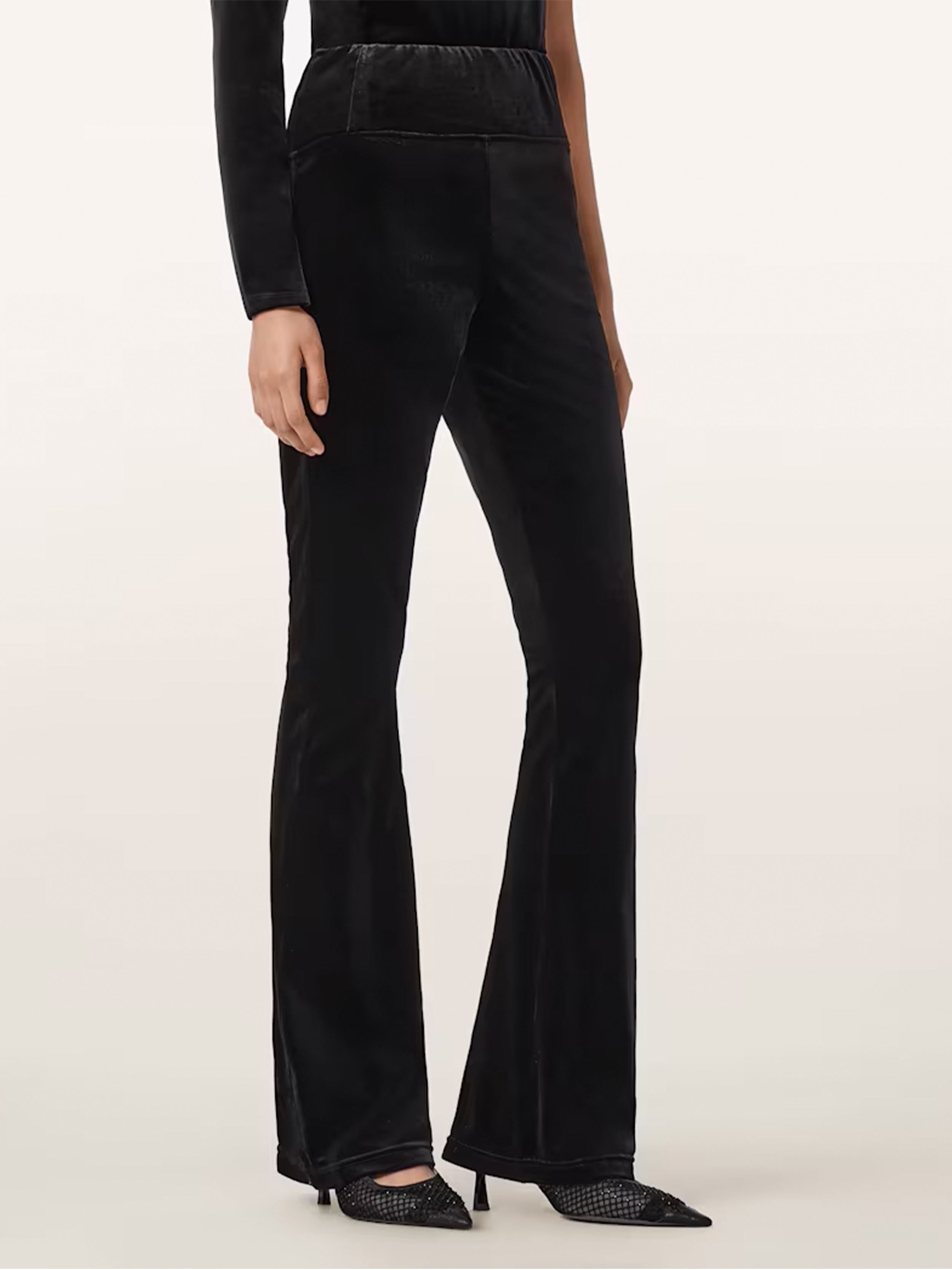 VELVET BLACK