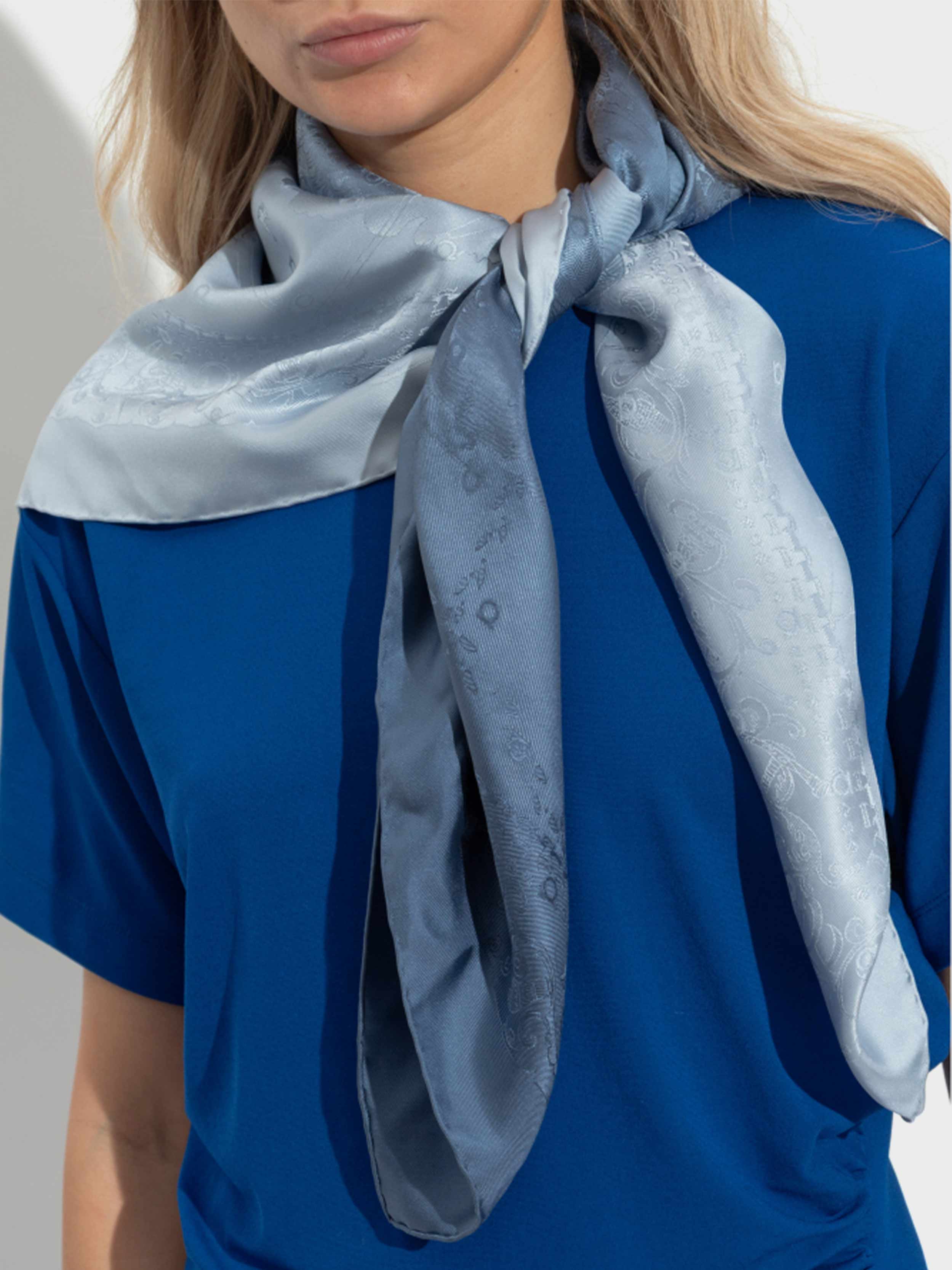 Blue / White