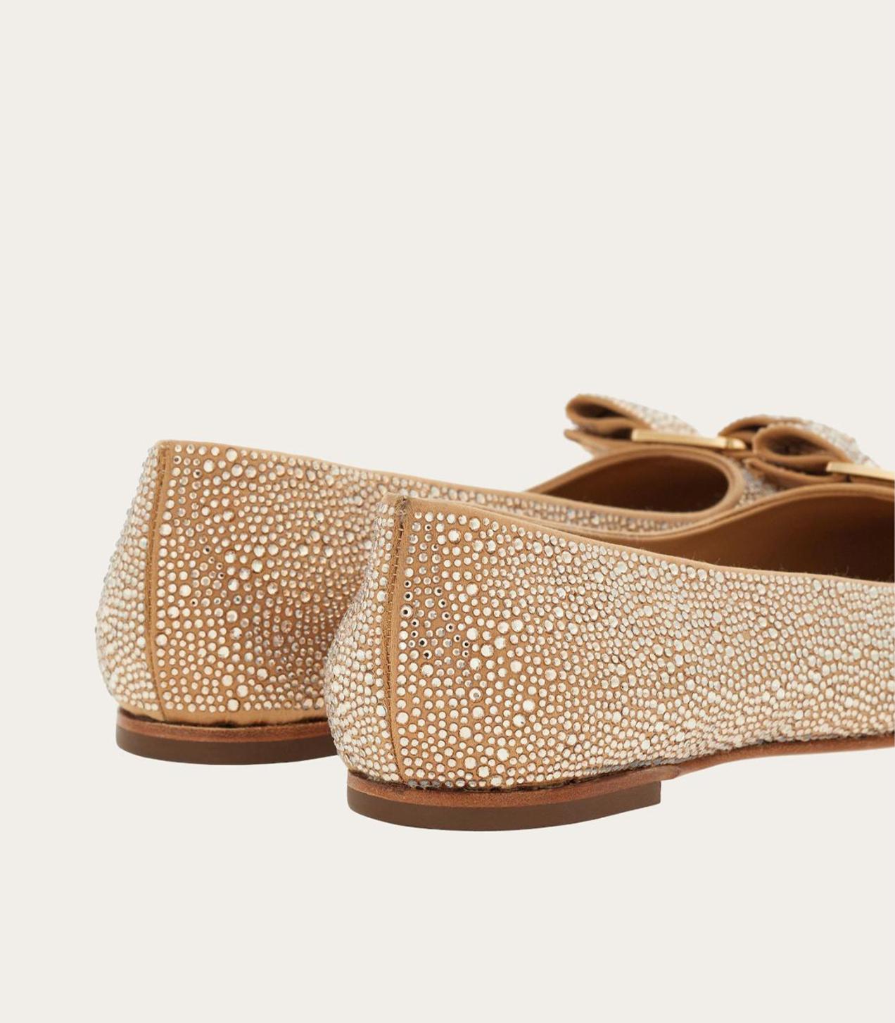 Light Brown / Beige