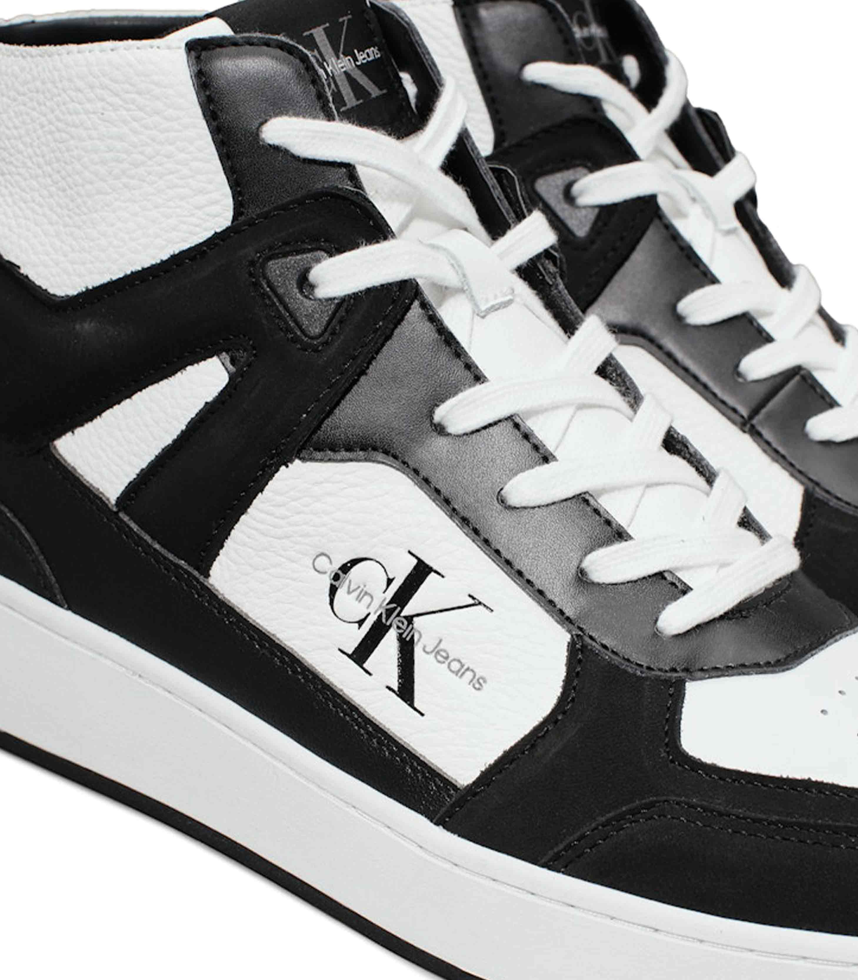 black/white