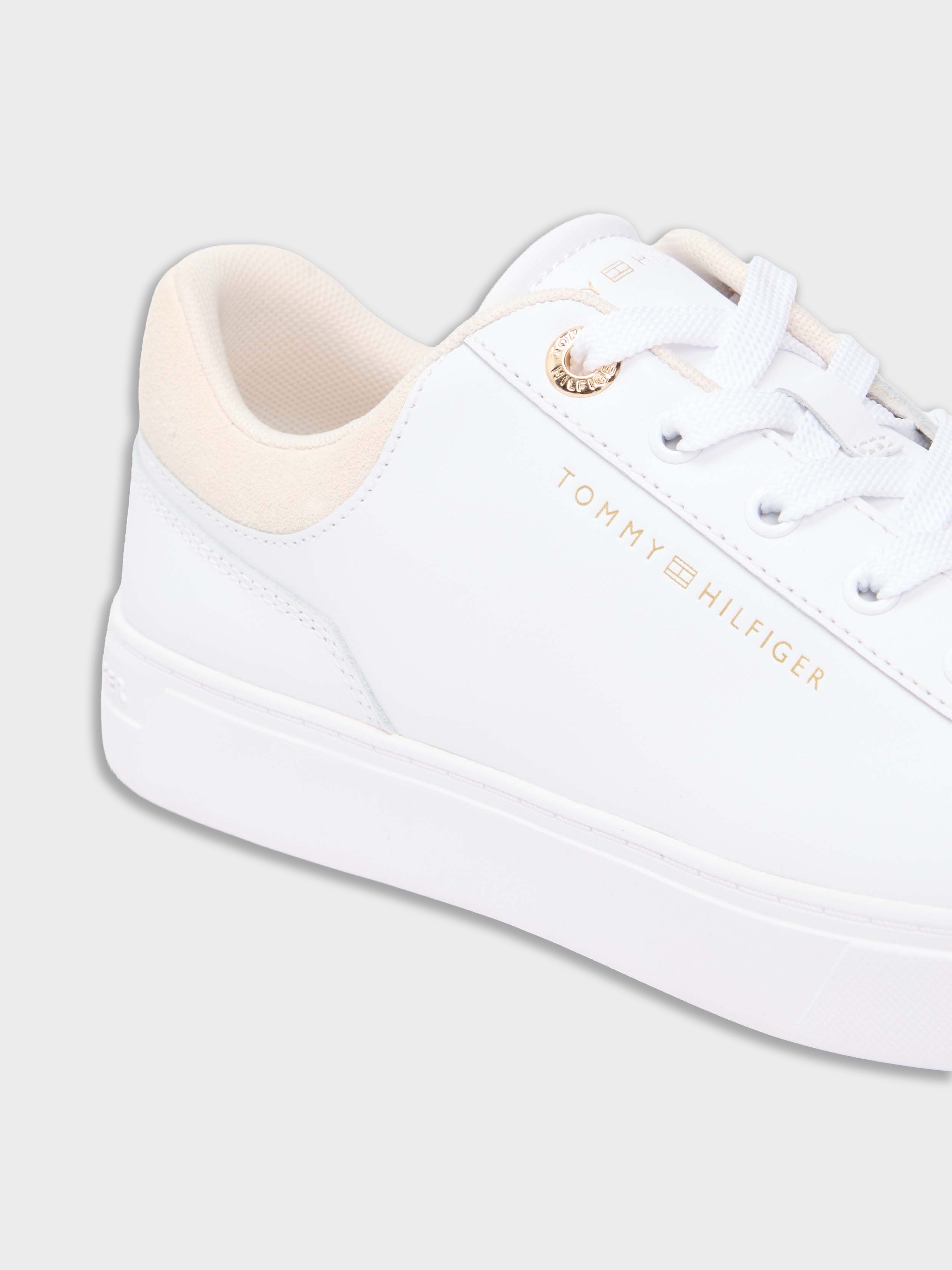 White/Soft cream