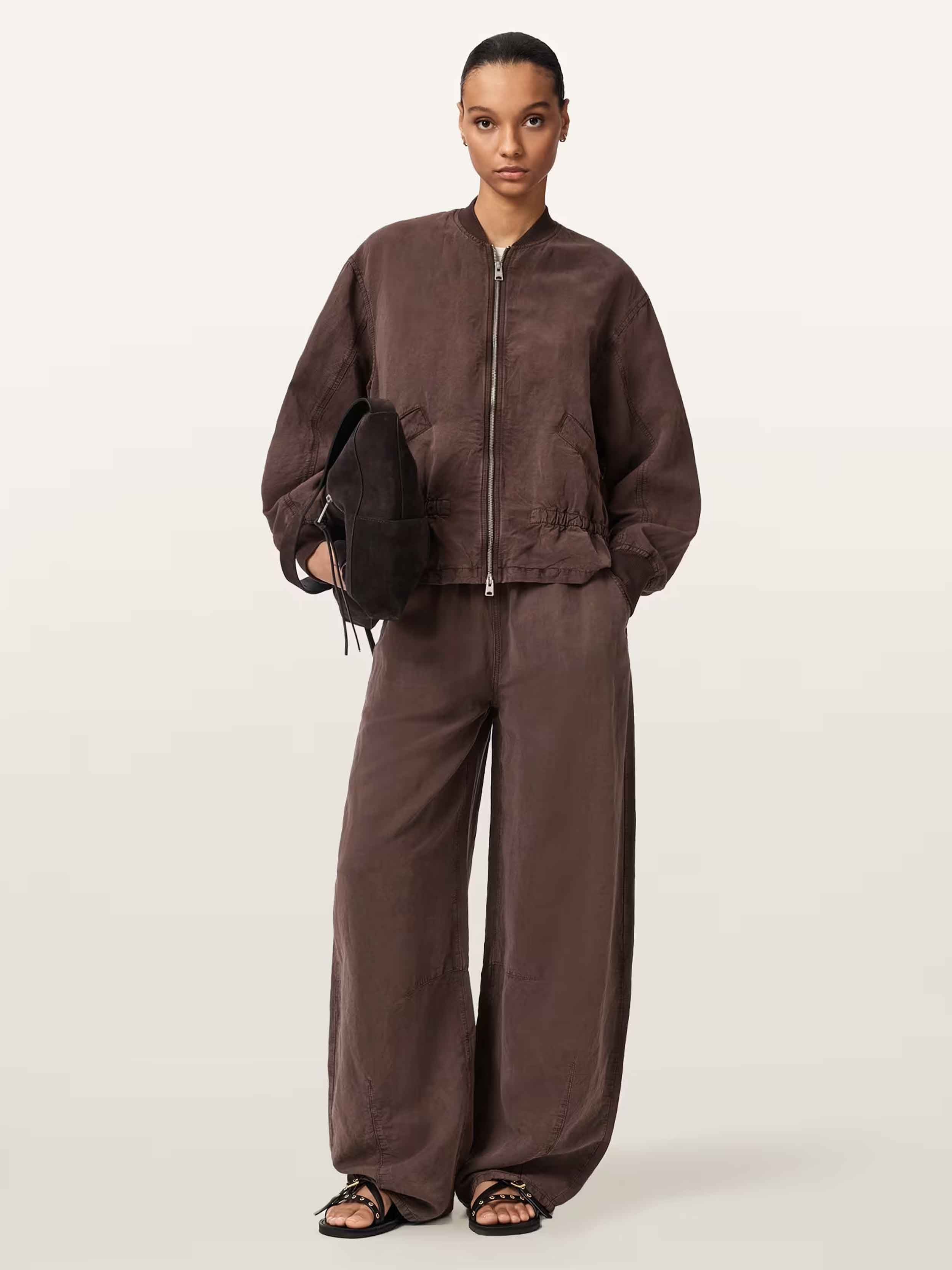 PLUM BROWN