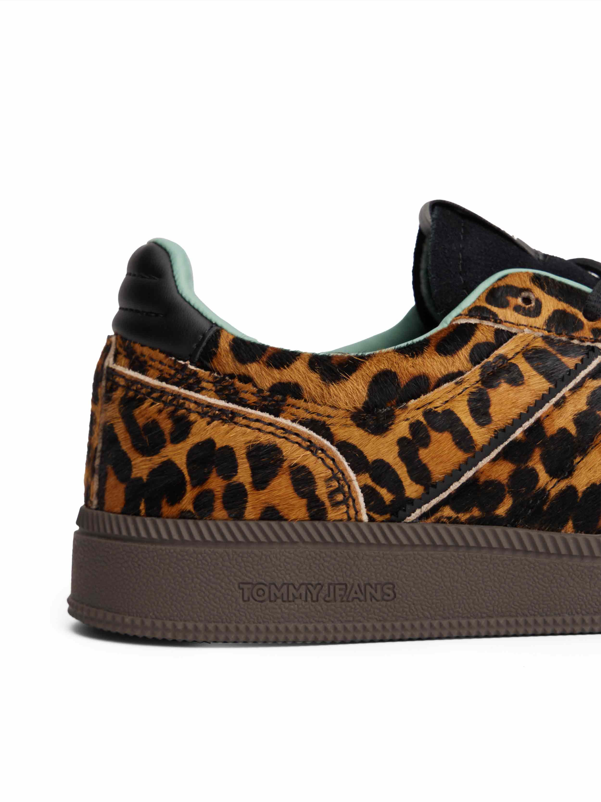 Ivory/Leopard