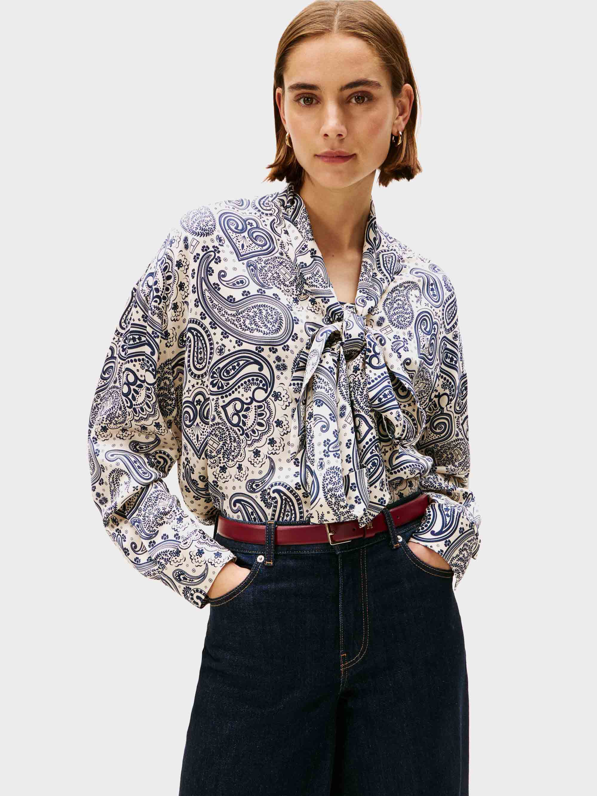 Navy / Ecru