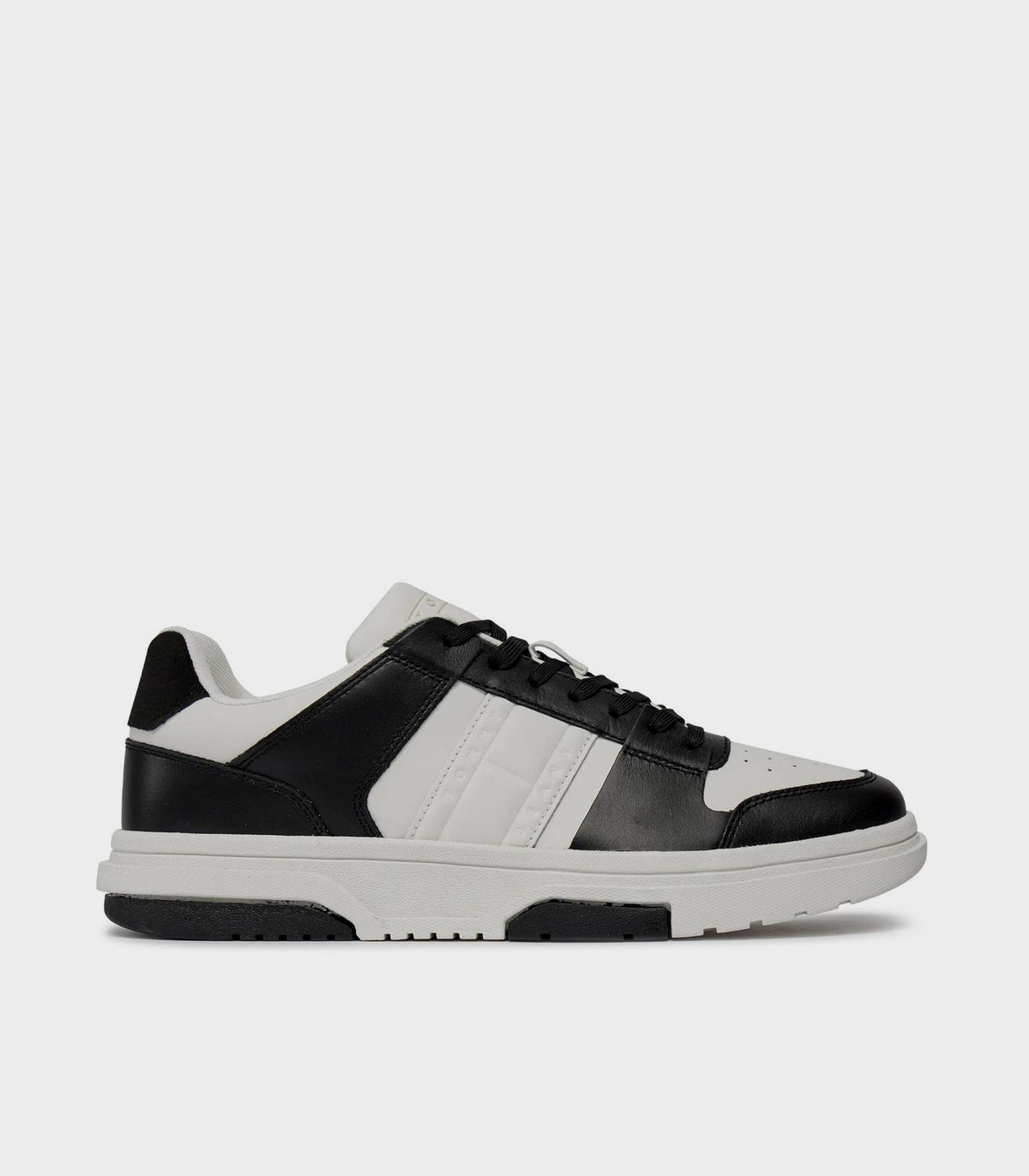 Black/White